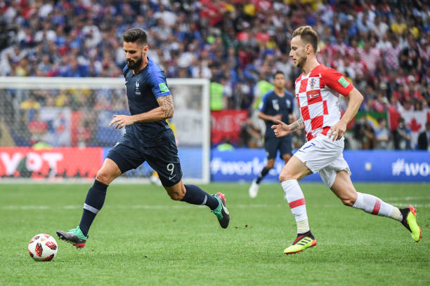 现出成熟稳 现出成熟稳